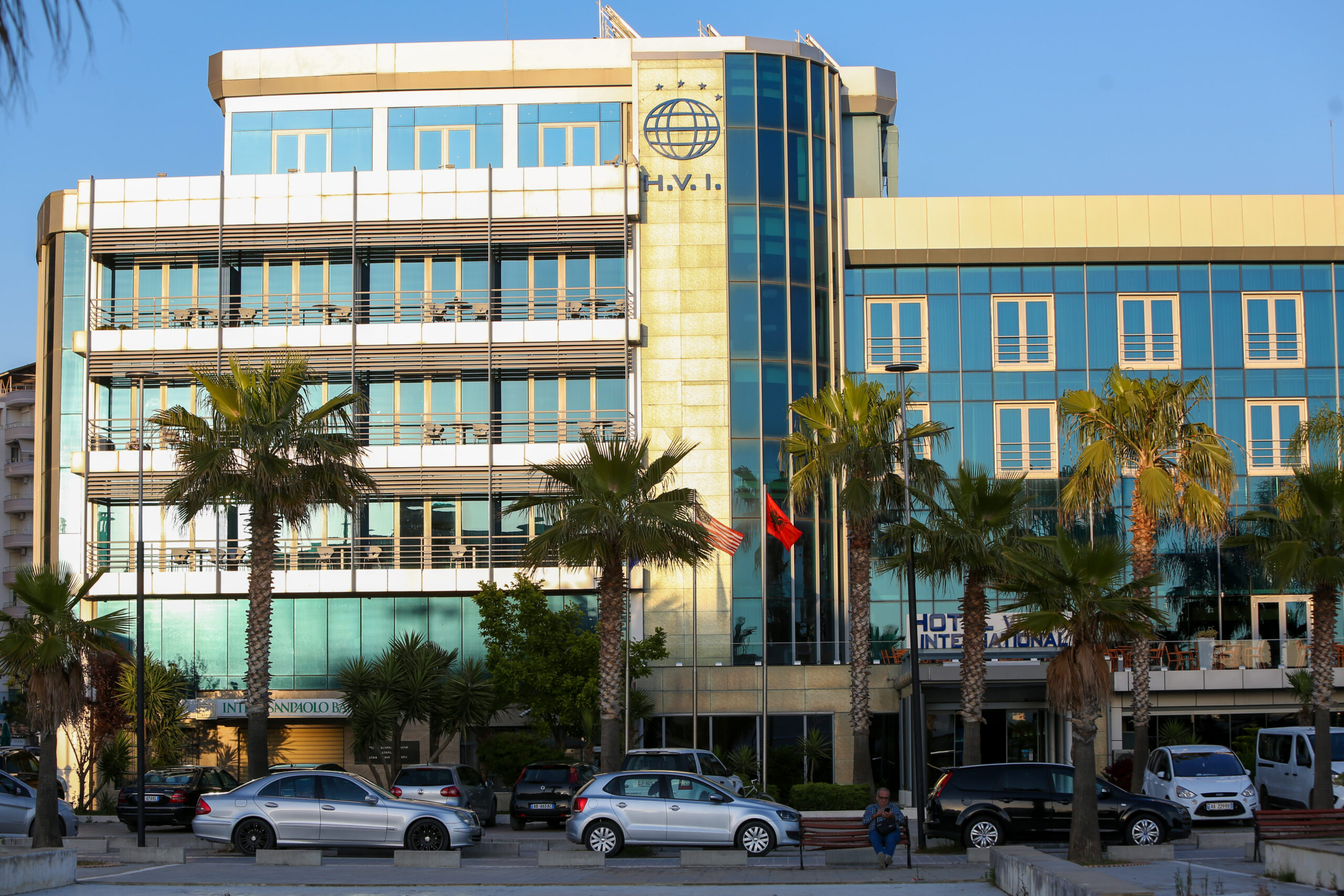 Hotel Vlora International-Hotel spolja.jpg