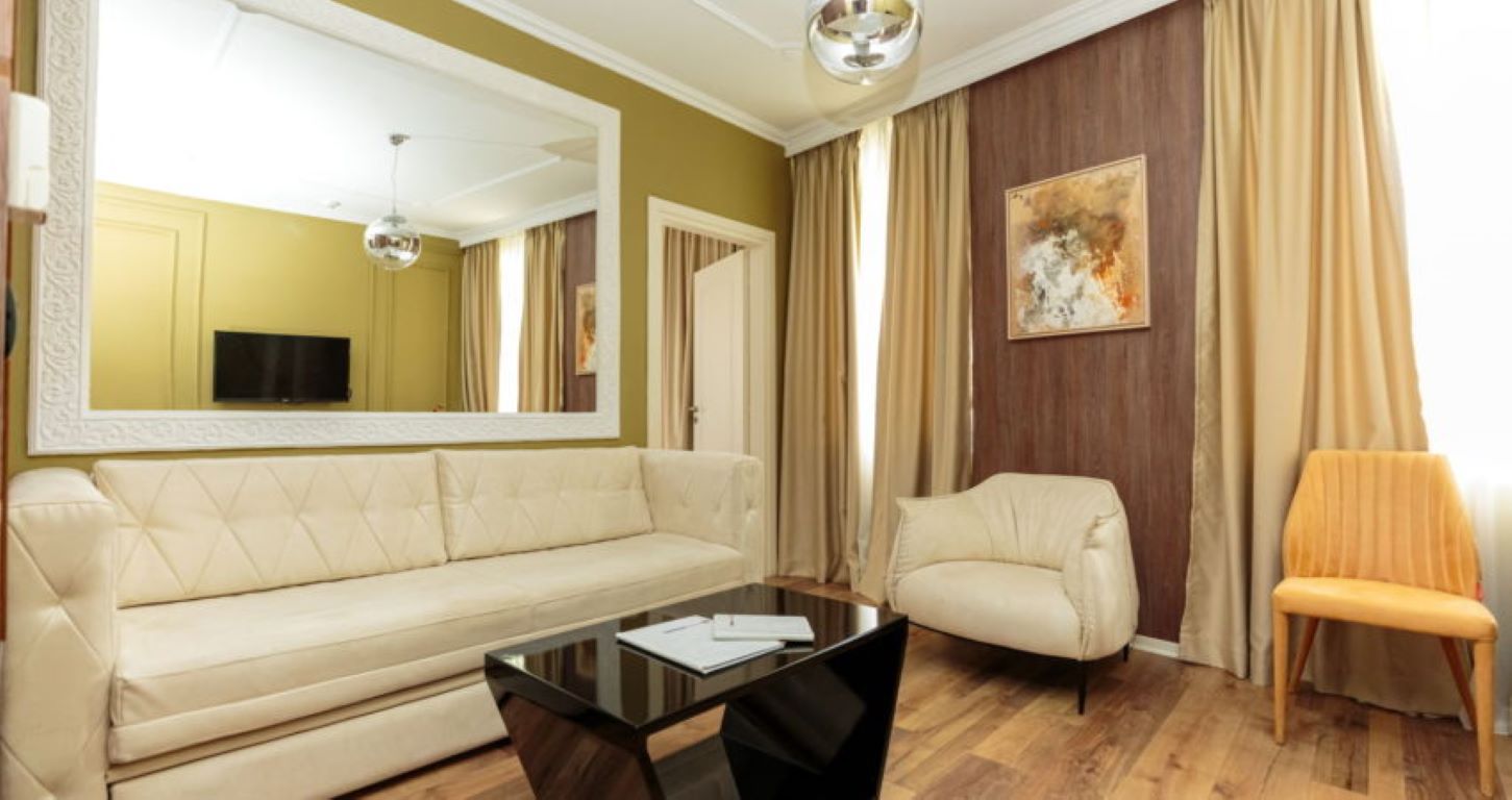 Hotel Regina City-Junior suite.jpg