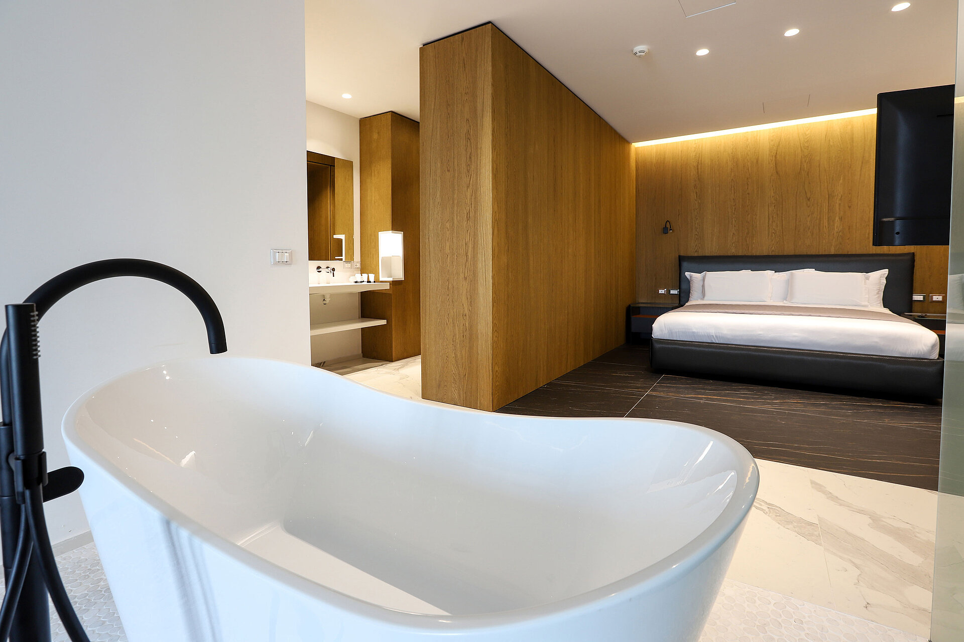 Hotel Maritim Resort Marina Bay-Standard Suite.jpg