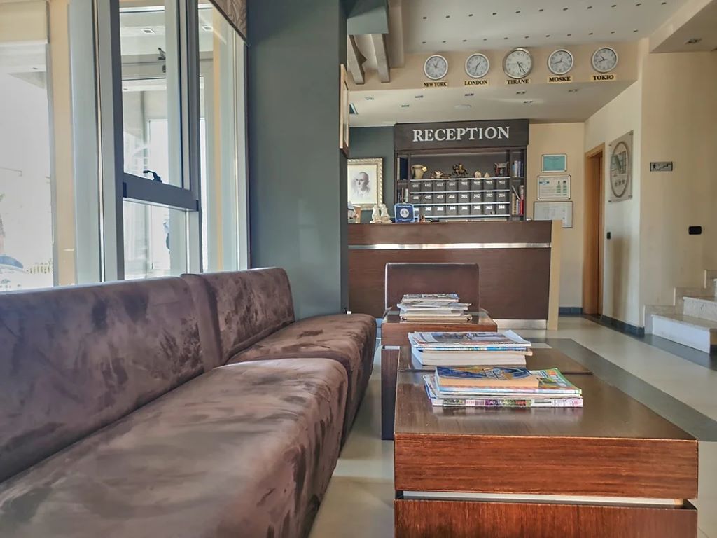 Hotel Nais Beach-Recepcija.jpg