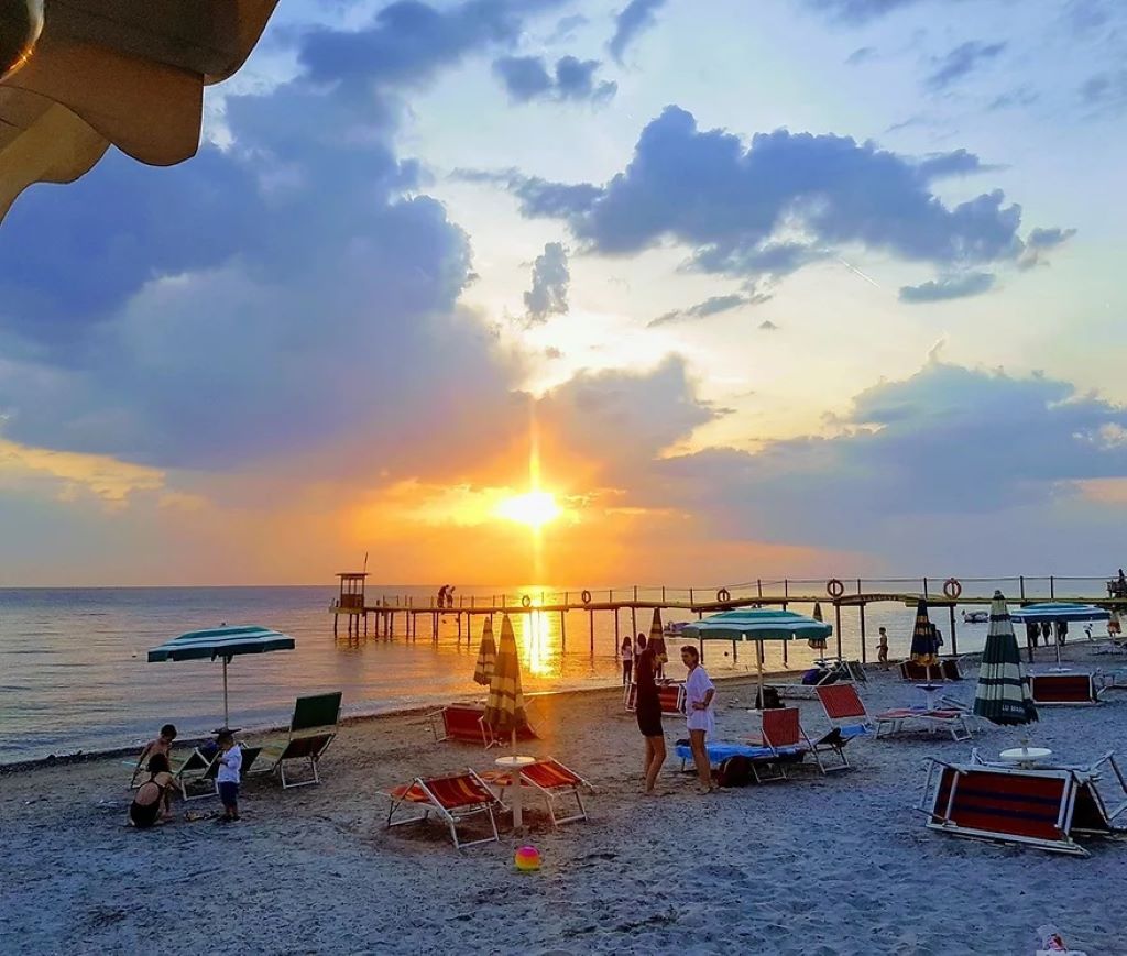 Nais Beach Hotel-Plaza.jpg