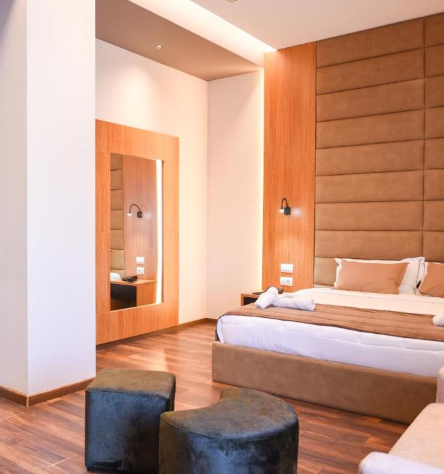 Olivia's Hill Resort Hotel-Suite pogled more.jpg