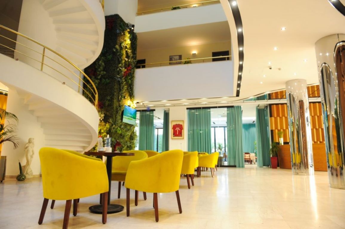 Hotel Leonardo-Lobby.jpg