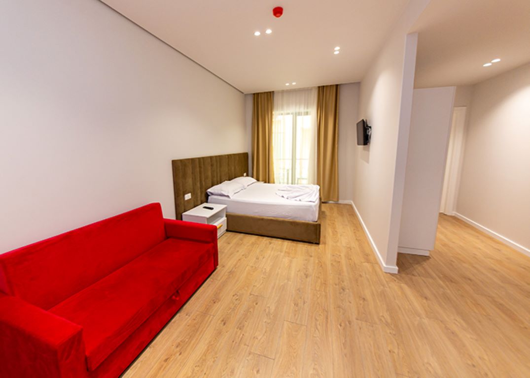 Alion Hotel-Deluxe cetvorokrevetna soba prizemlje.jpg