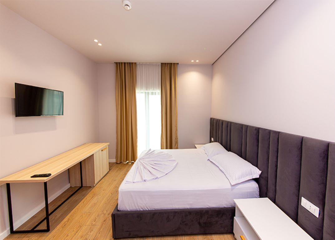 Alion Hotel-Deluxe soba pogled more.jpg