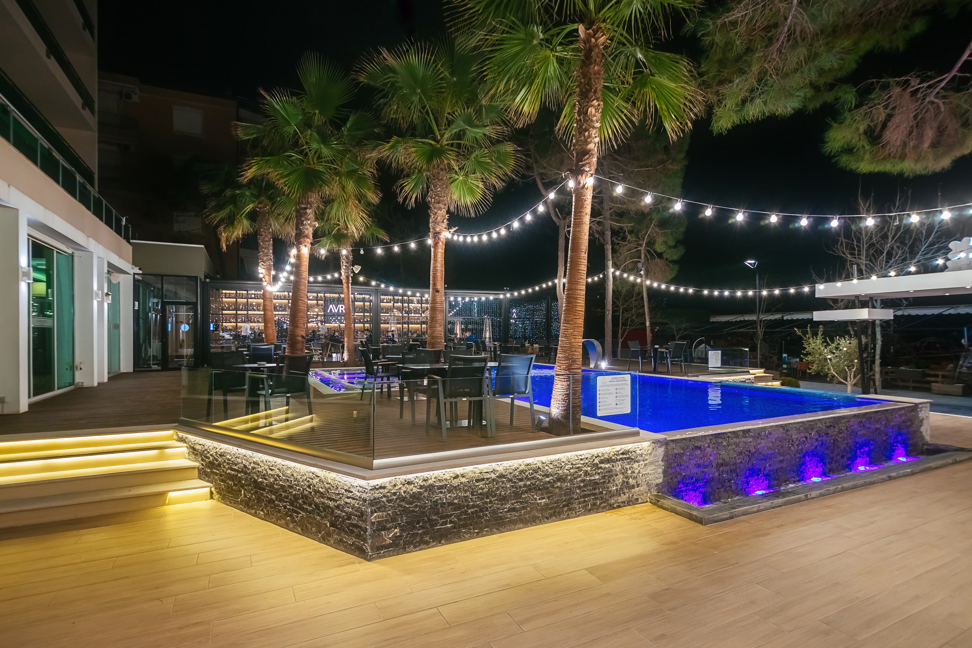 Albanian Star Hotel-Bar pored bazena.jpg