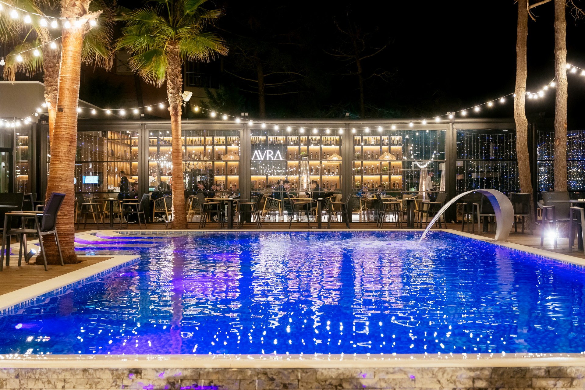 Albanian Star Hotel-Bazen nocu.jpg