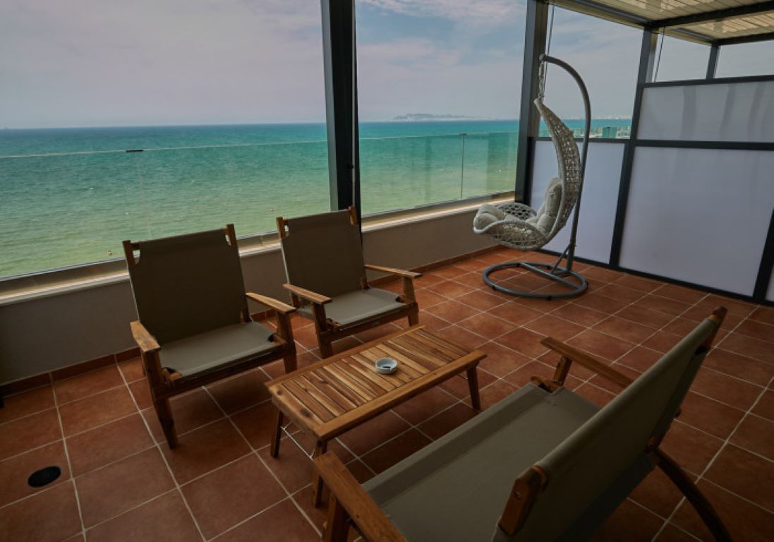 Hotel Eter-Penthouse pogled more.jpg