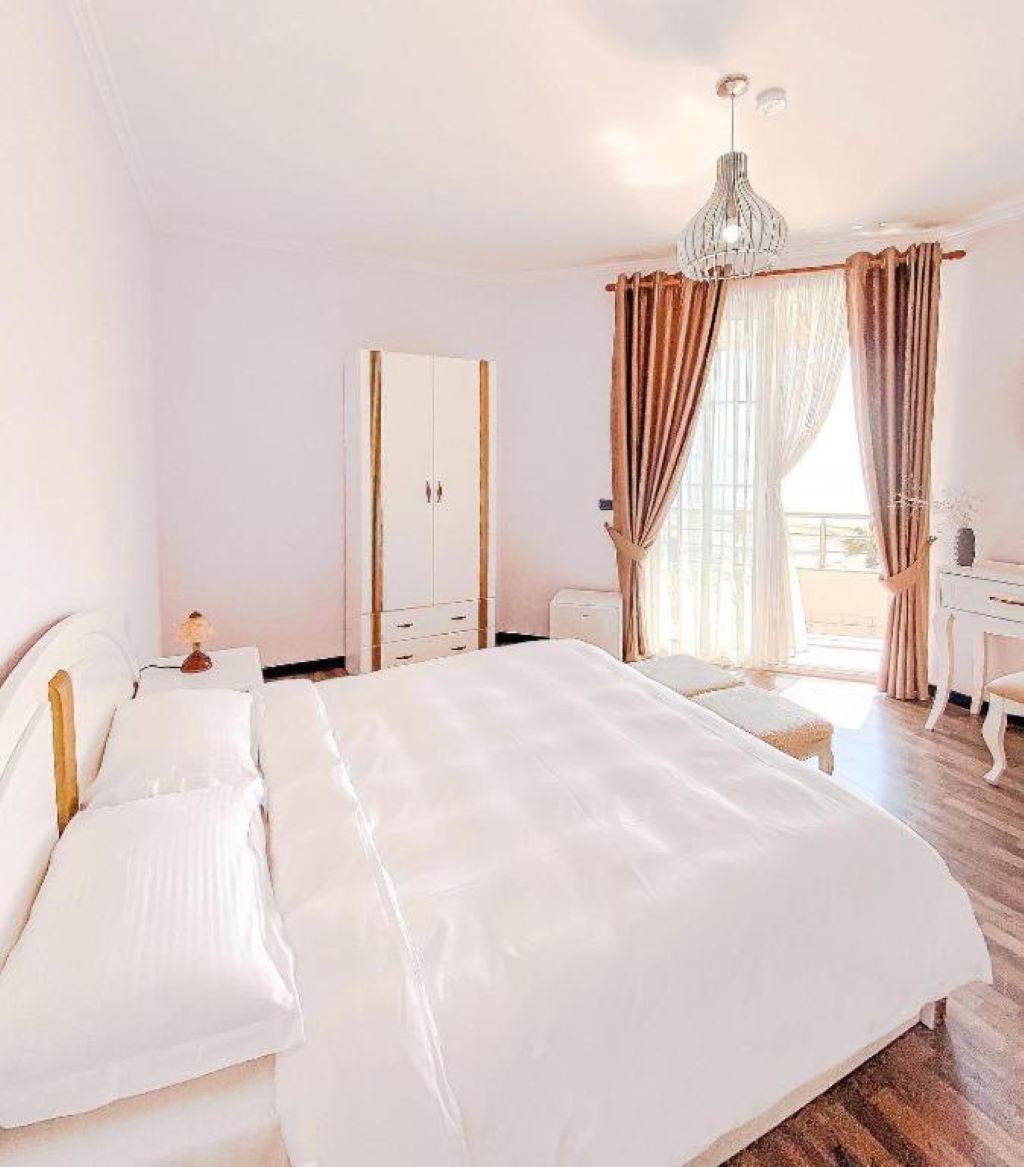 Hotel Majestic-Standardna soba pogled more.jpg