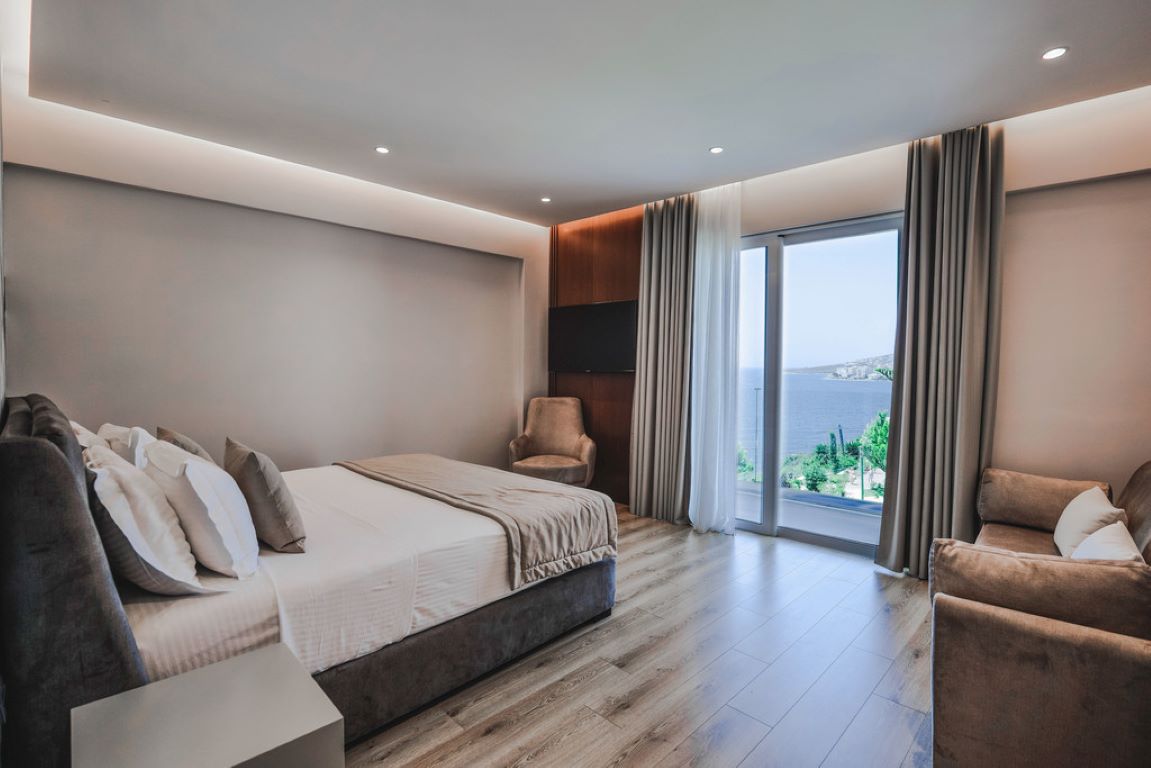 Hotel Oasis-Suite.jpg