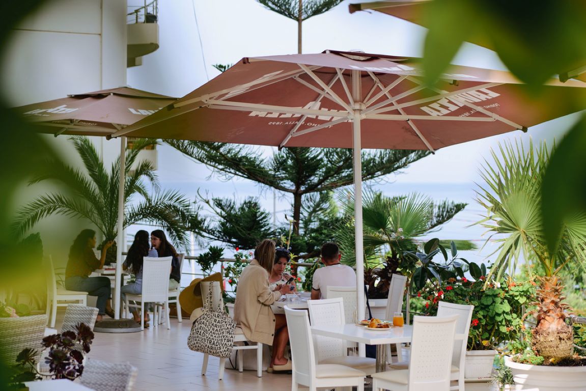 Hotel Oasis-Terasa restorana.jpg