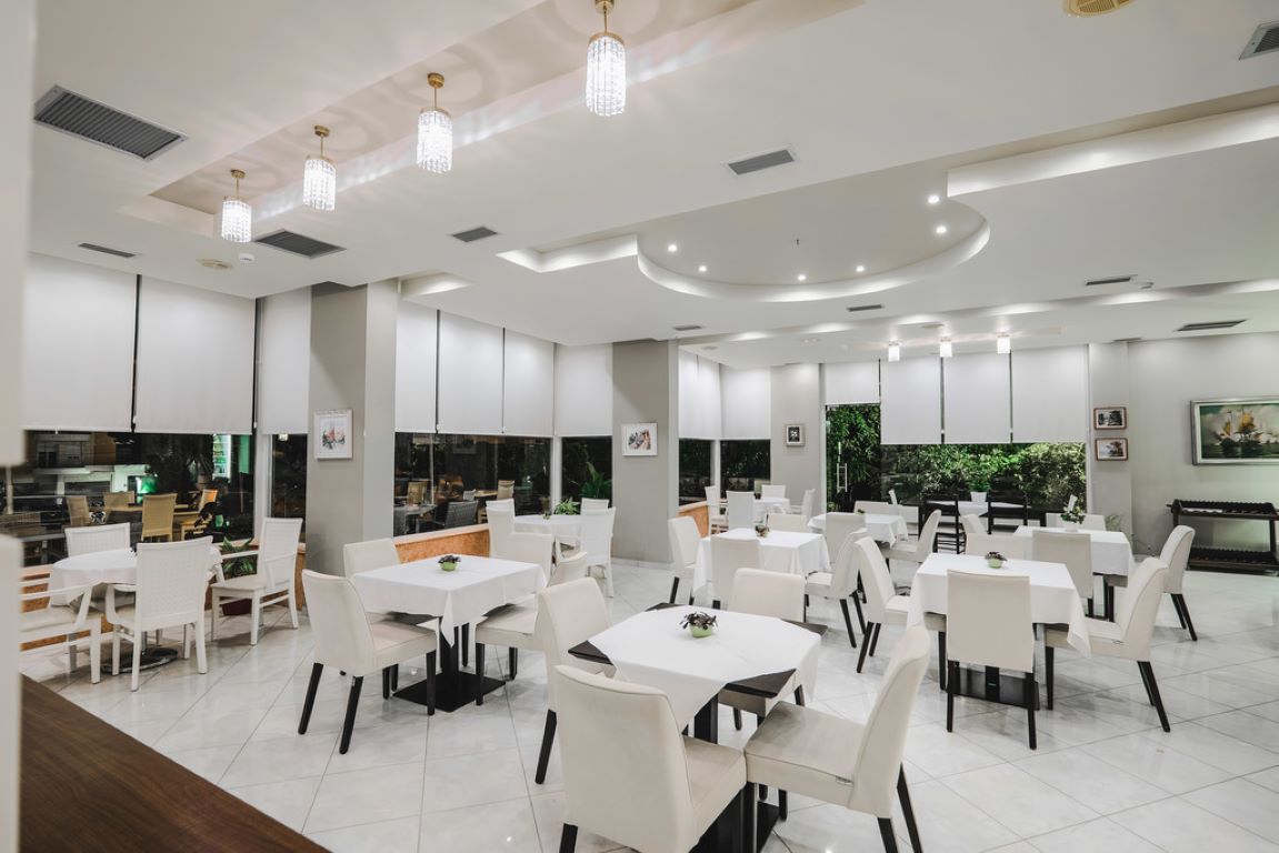 Oasis Hotel-Restoran.jpg
