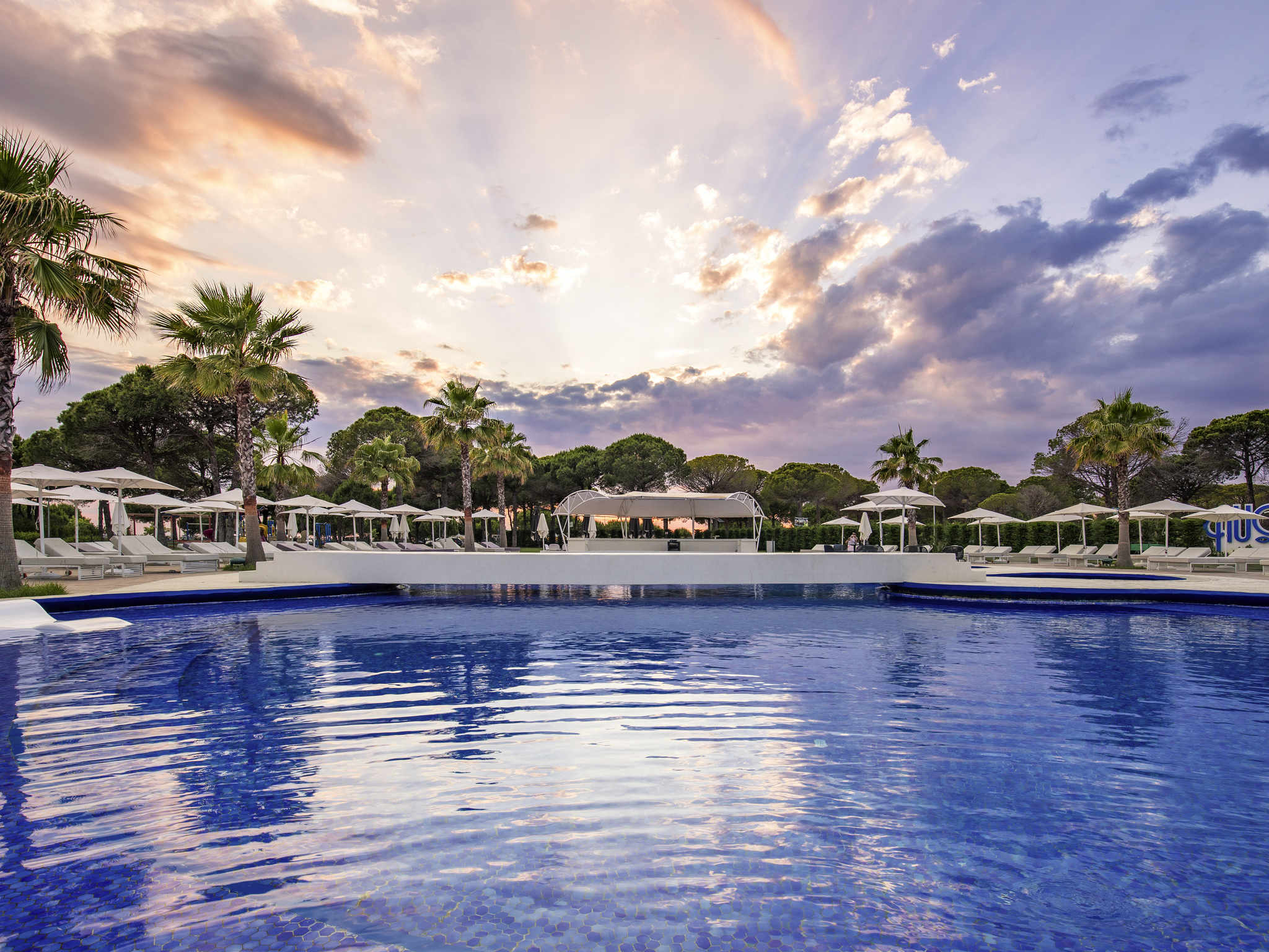 Movenpick Hotel Lalez Durres-Bazen.jpg