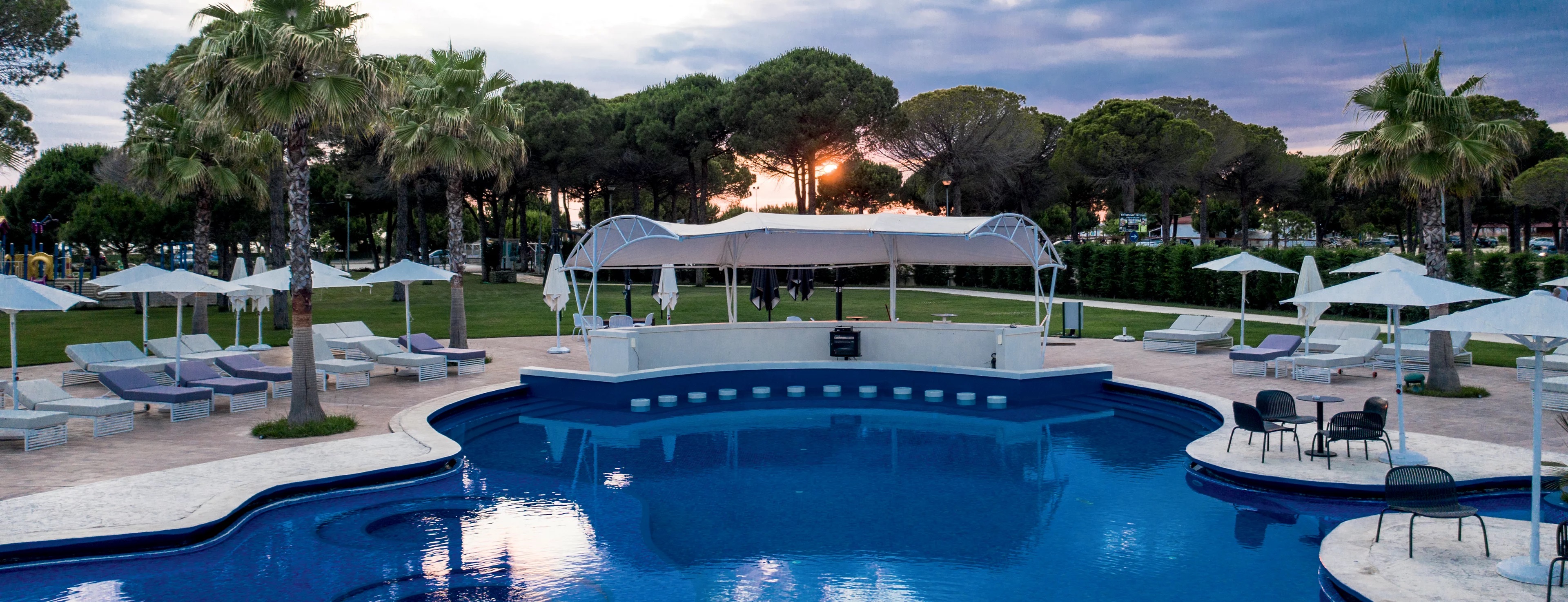 Movenpick Hotel Lalez Durres-Oblast oko bazena.jpg