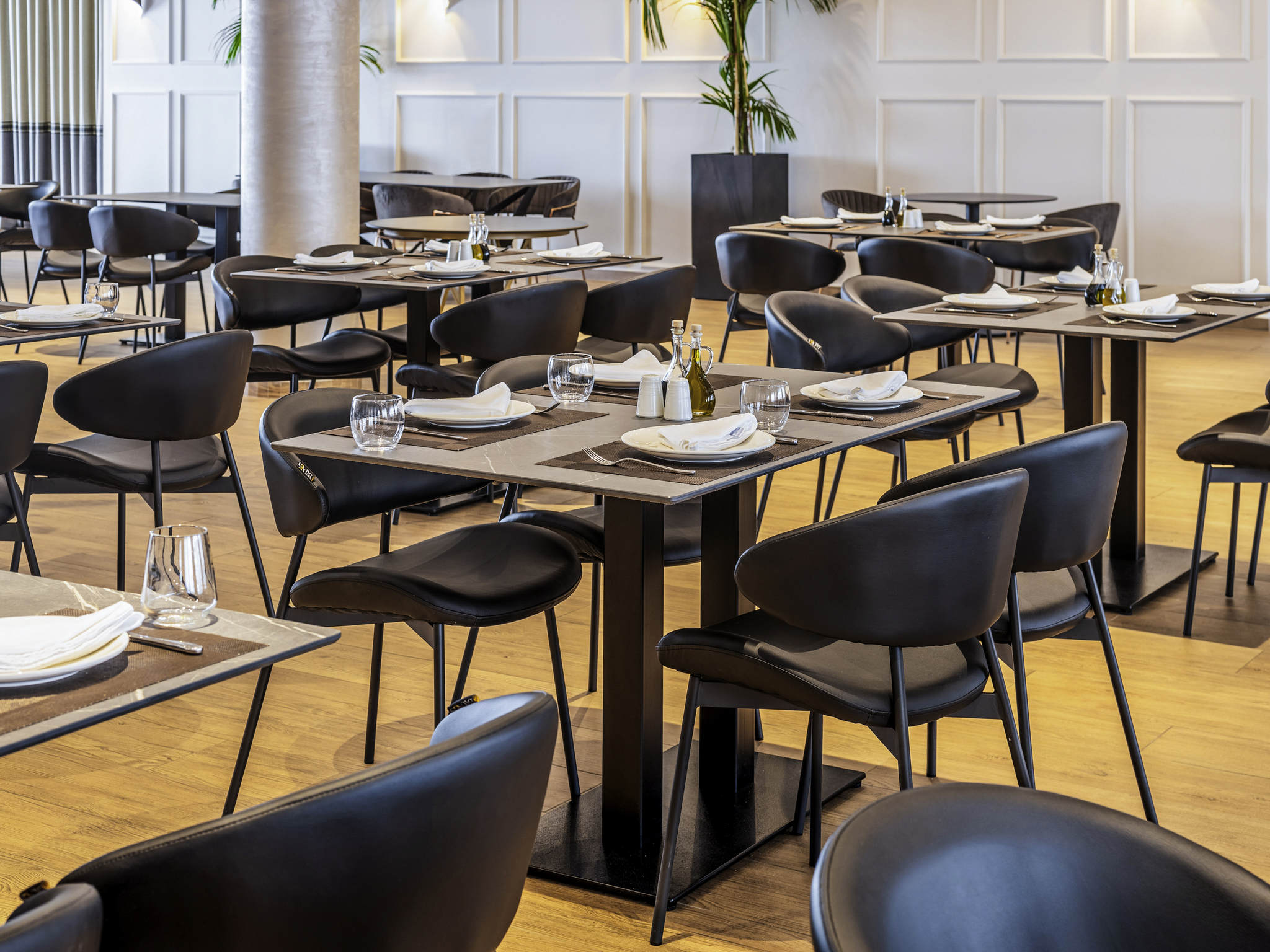 Movenpick Hotel Lalez Durres-Restoran.jpg