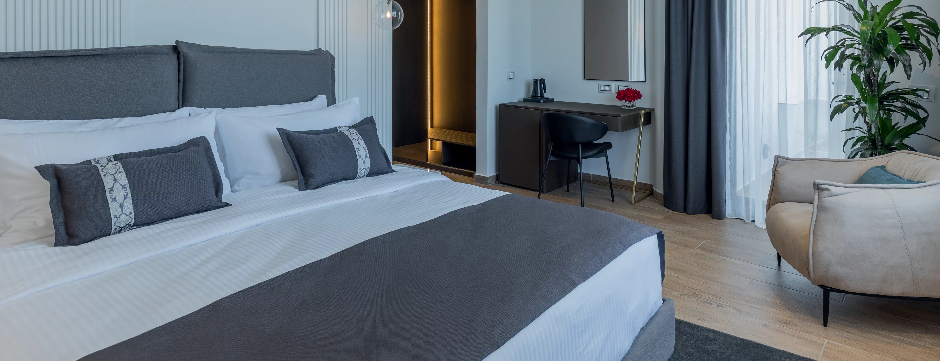 Movenpick Hotel Lalez Durres-Standardna soba pogled dvoriste.jpg