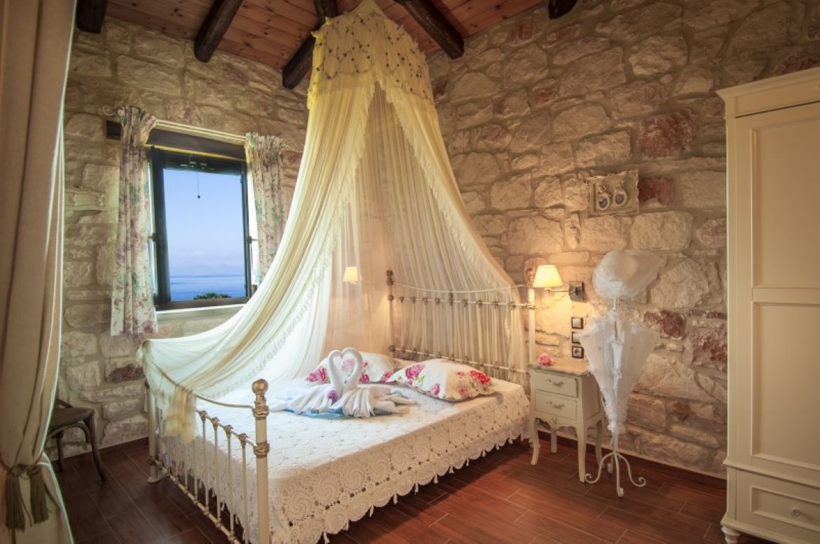 Kavos-Psarou-Villas-aggeliki vila-krevet za mladence.jpg
