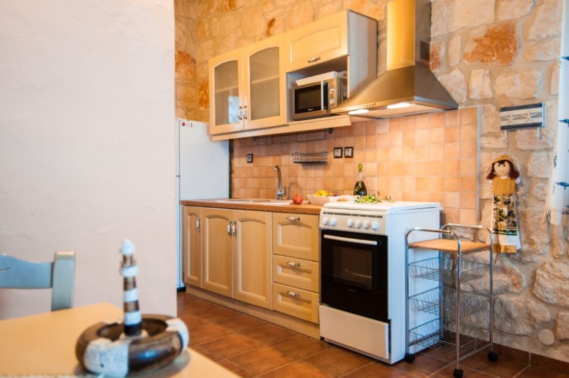 Kavos-Psarou-Villas-kuhinja.jpg