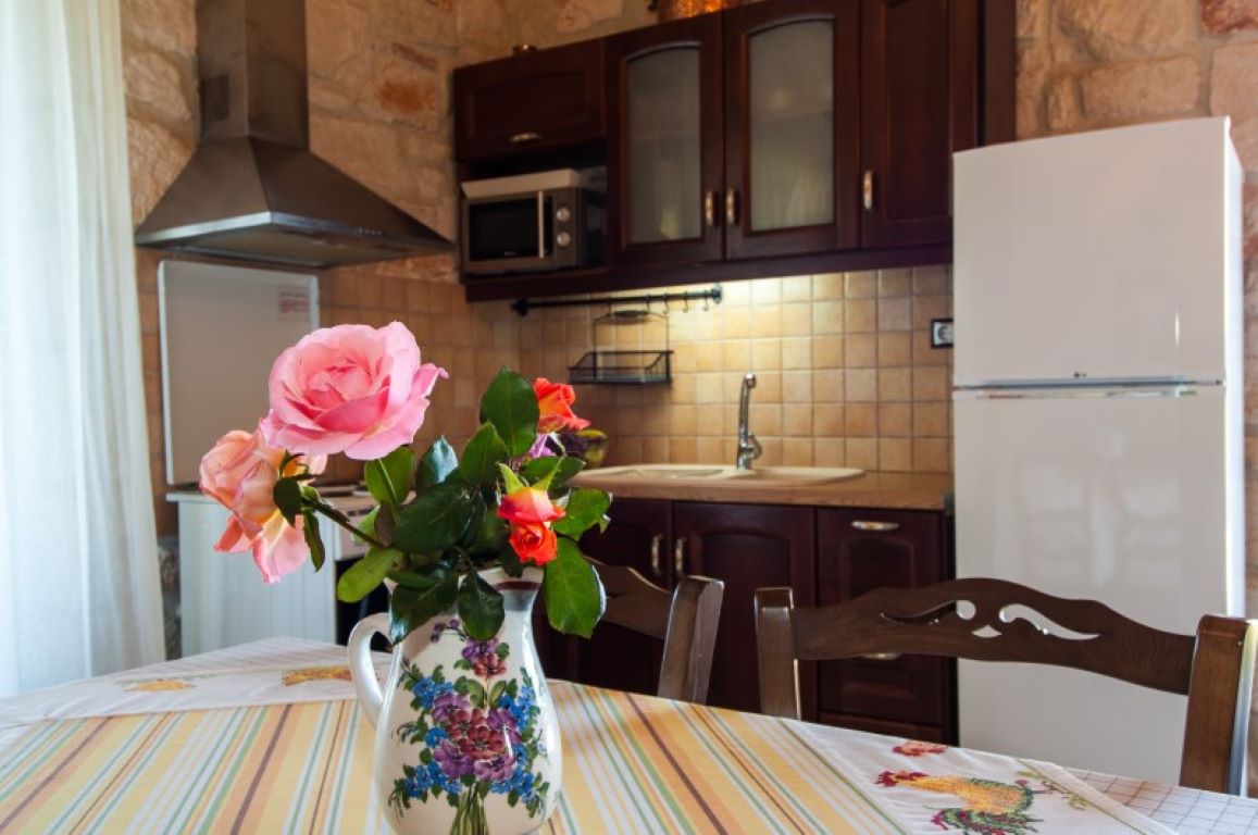 Kavos-Psarou-Villas-pigi-kuhinja.jpg