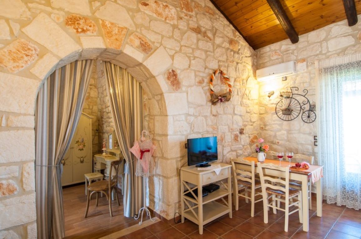 Kavos-Psarou-Villas-tzogia vila.jpg