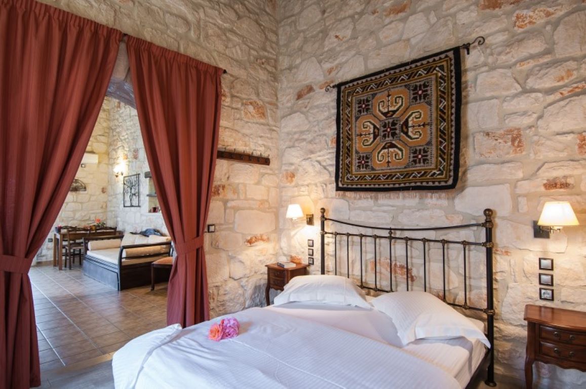 Kavos-Psarou-Villas-vila dario.jpg