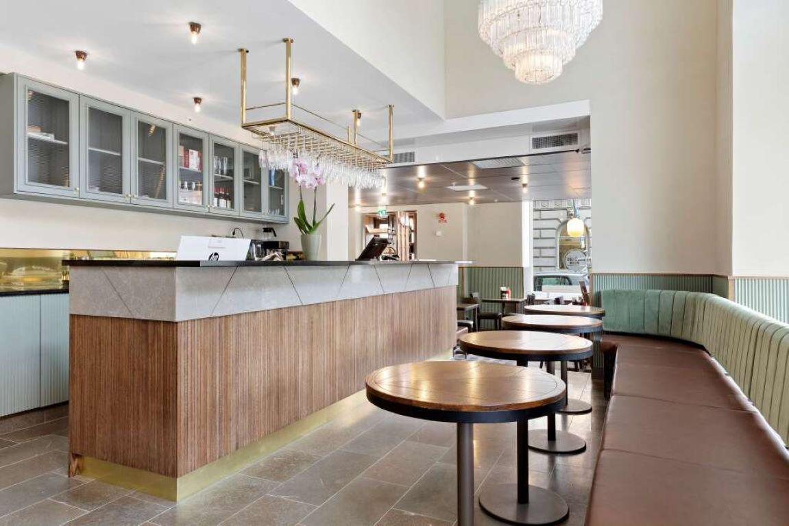 Best Western Hotel at 108-Bar.jpg