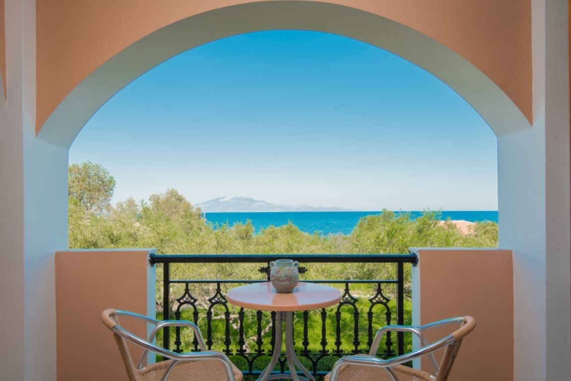 Kavos Psarou studios and apartments balkon.jpg