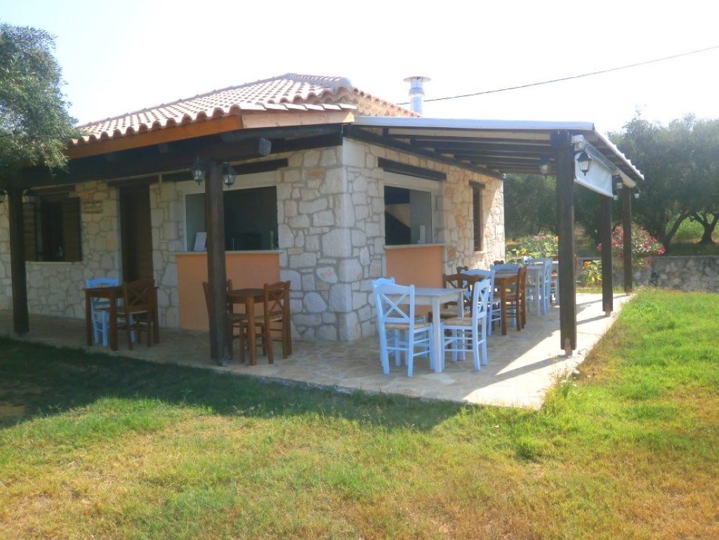 Kavos Psarou studios and apartments bar.jpg