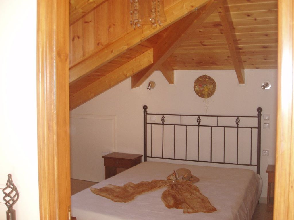 Kavos Psarou studios and apartments soba.jpg