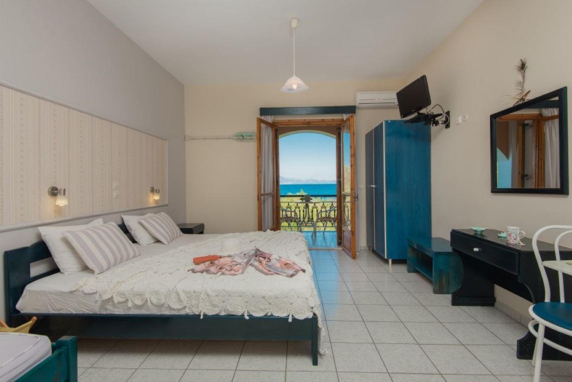 Kavos Psarou studios and apartments studio sa dva odvojena kreveta.jpg