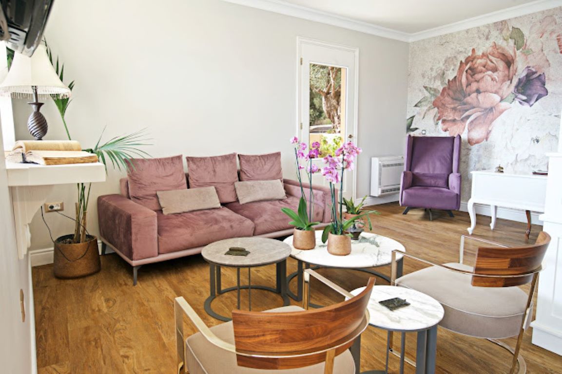 Agnantia Bed and Brekfast-hotel-salon.jpg