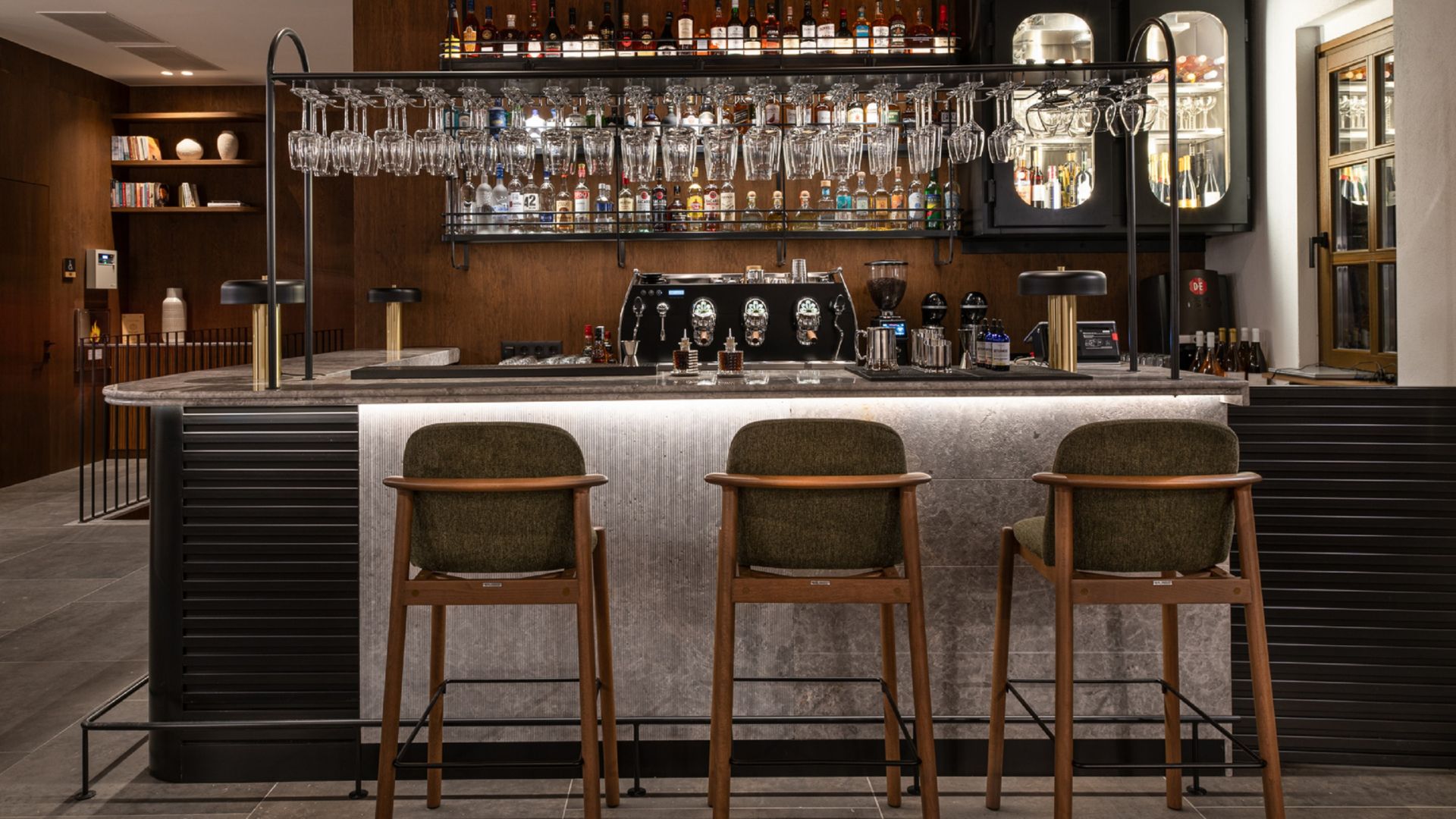 Unedo All Seasons-Bar.jpg