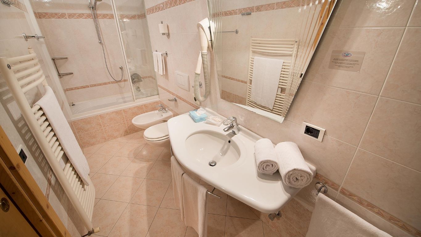 Hotel valltelina-kupatilo.jpg