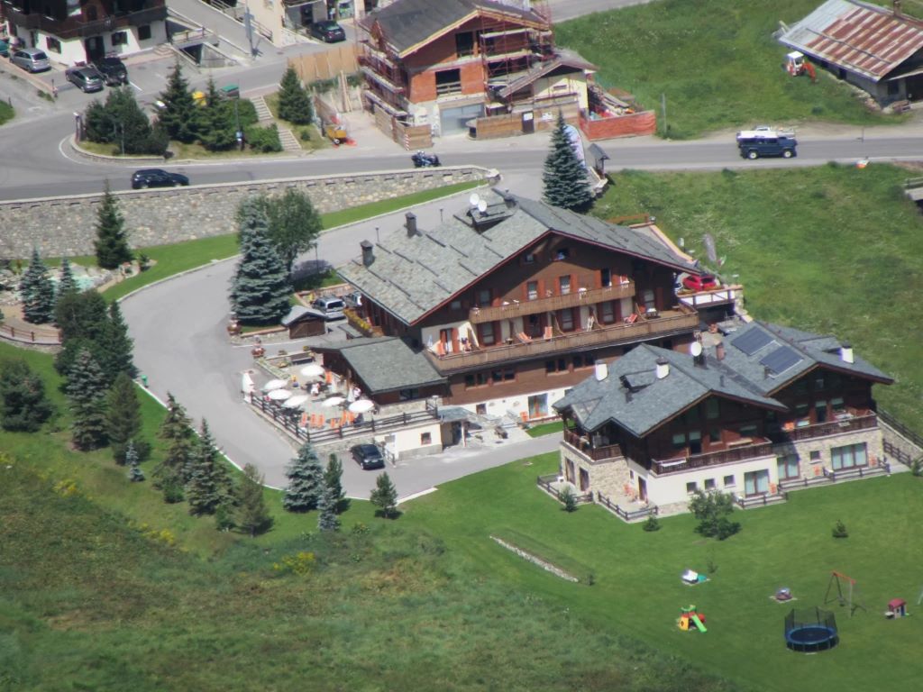 hotel paradiso 3.jpg