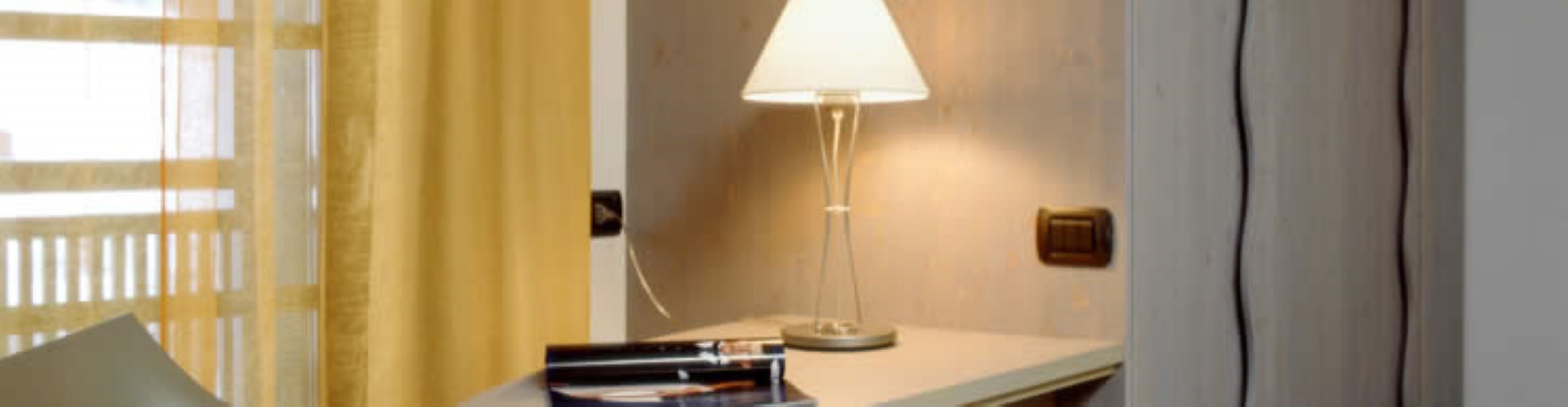 hotel marzia-radni sto.jpg
