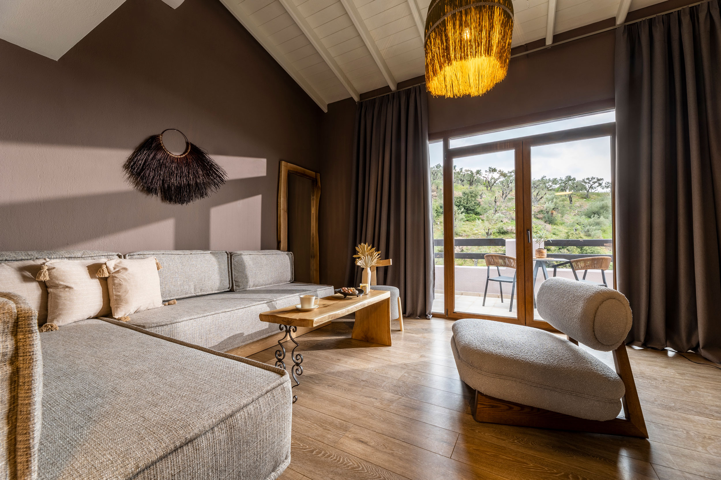 Avaton-Suites and Villas-apartman-dnevna soba.jpg