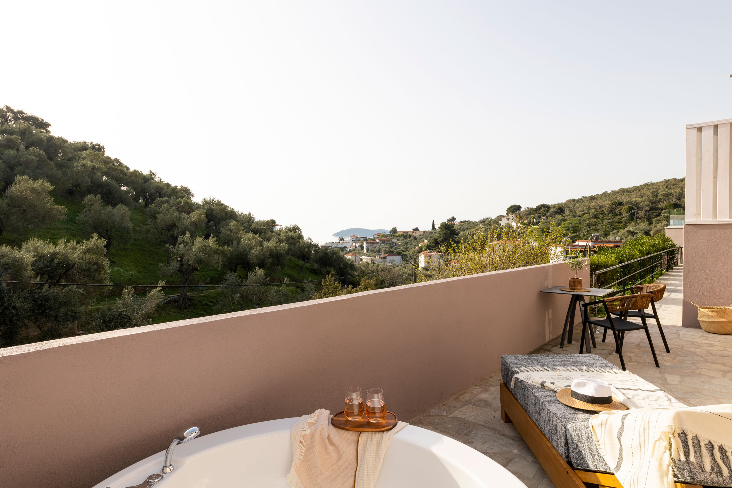 Avaton-Suites and Villas-đakuzi-planina.jpg