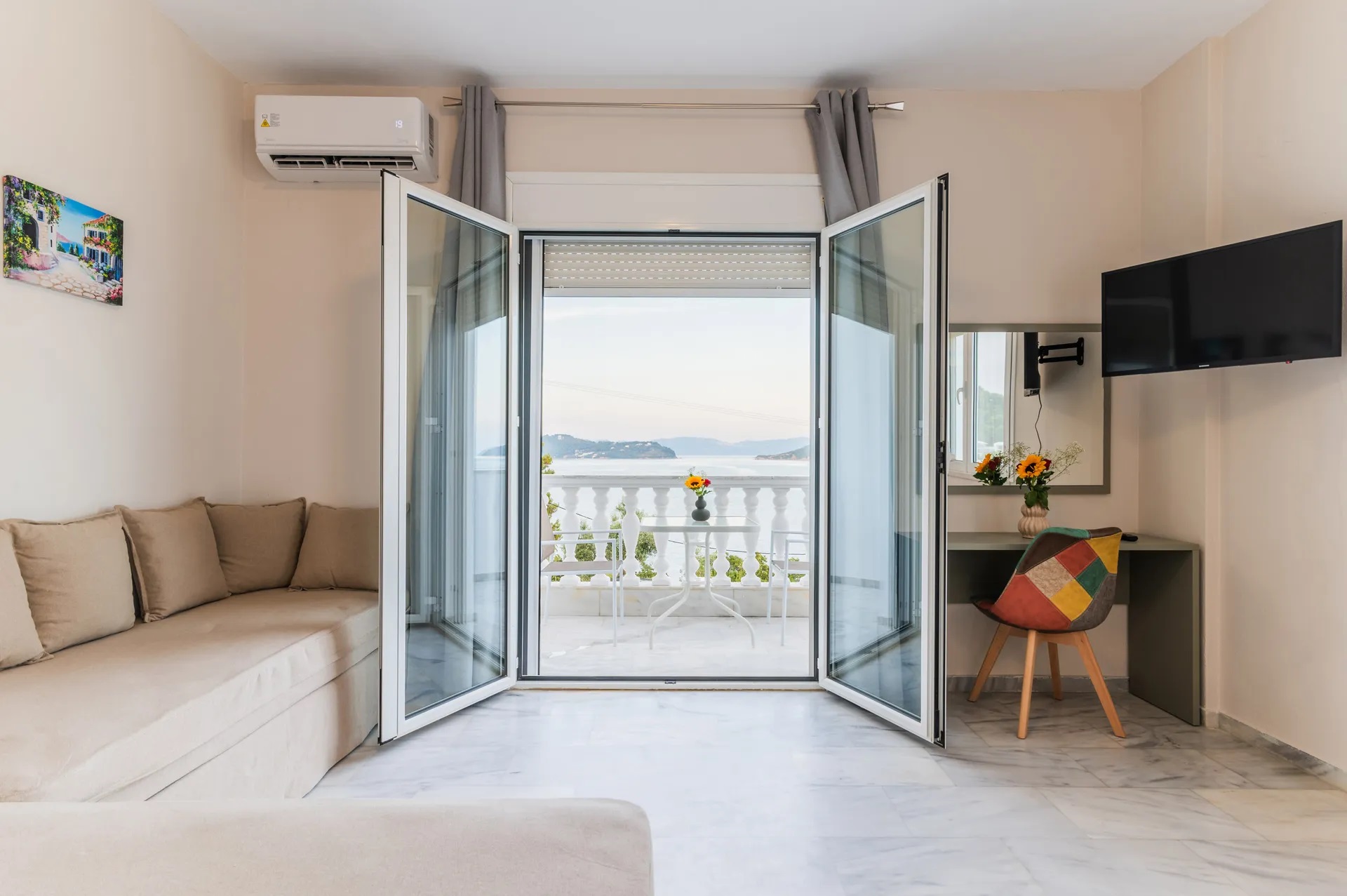 Capa-Blue-Suites-izlaz na terasu.jpg