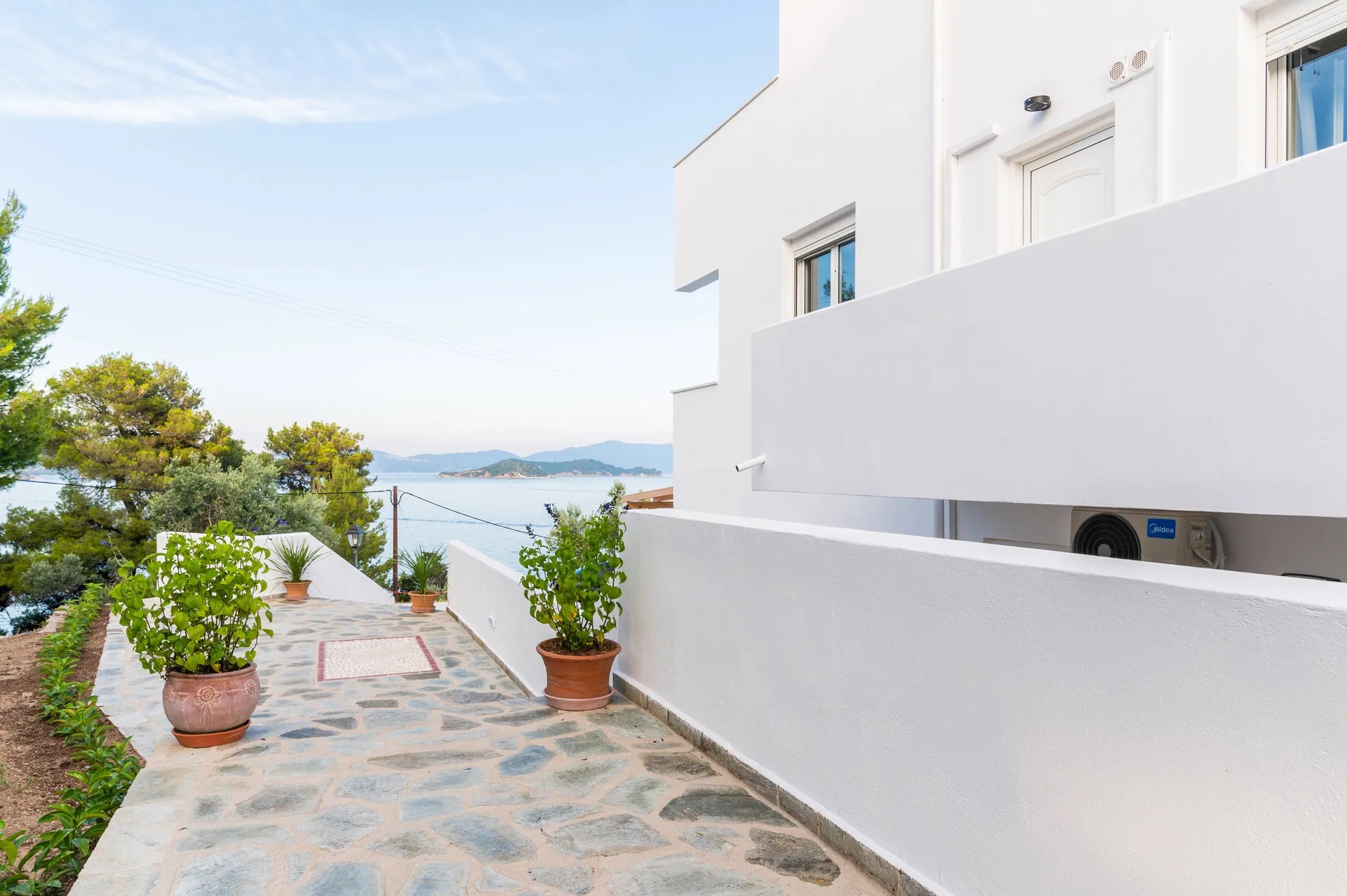 Capa-Blue-Suites-stepenice-dvorište.jpg