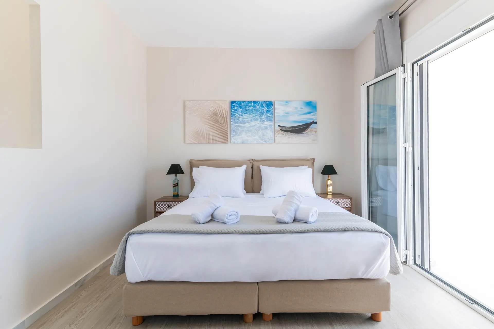 Capa-Blue-Suites-superior-apartman-krevet.jpg
