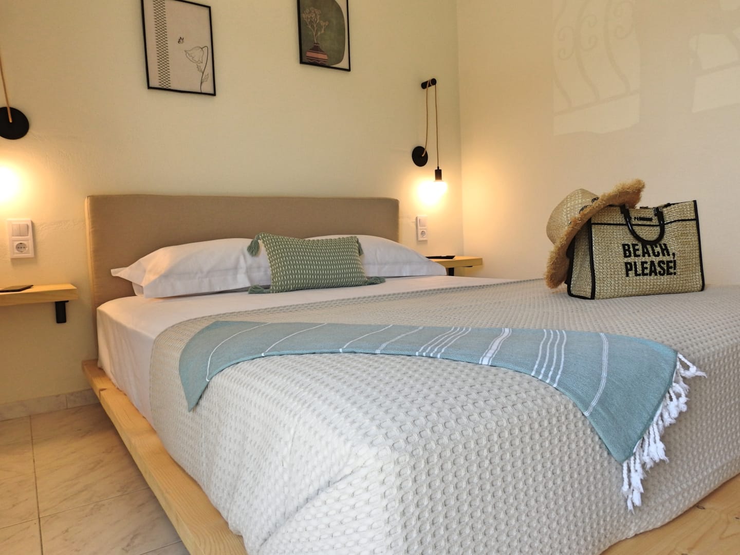 Capella-Town-Skiathos-king-size-krevet.jpg