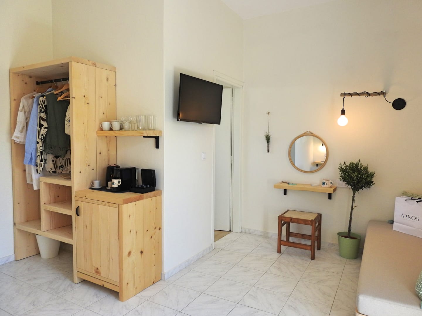Capella-Town-Skiathos-standardna soba.jpg