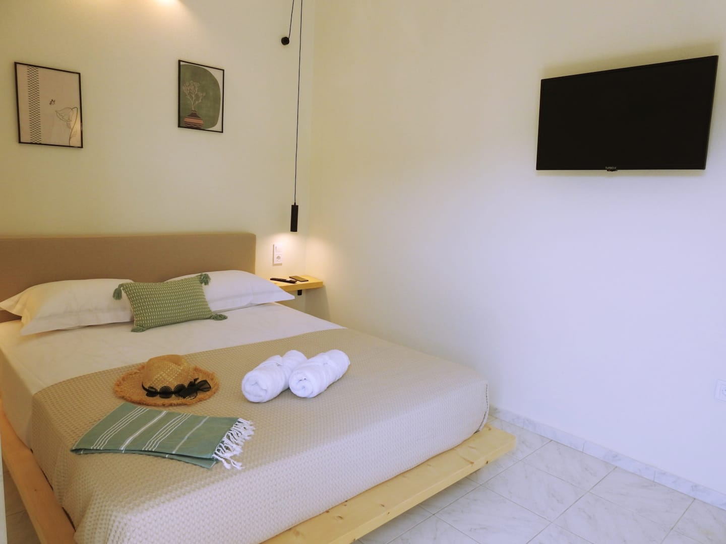 Capella-Town-Skiathos-tv.jpg