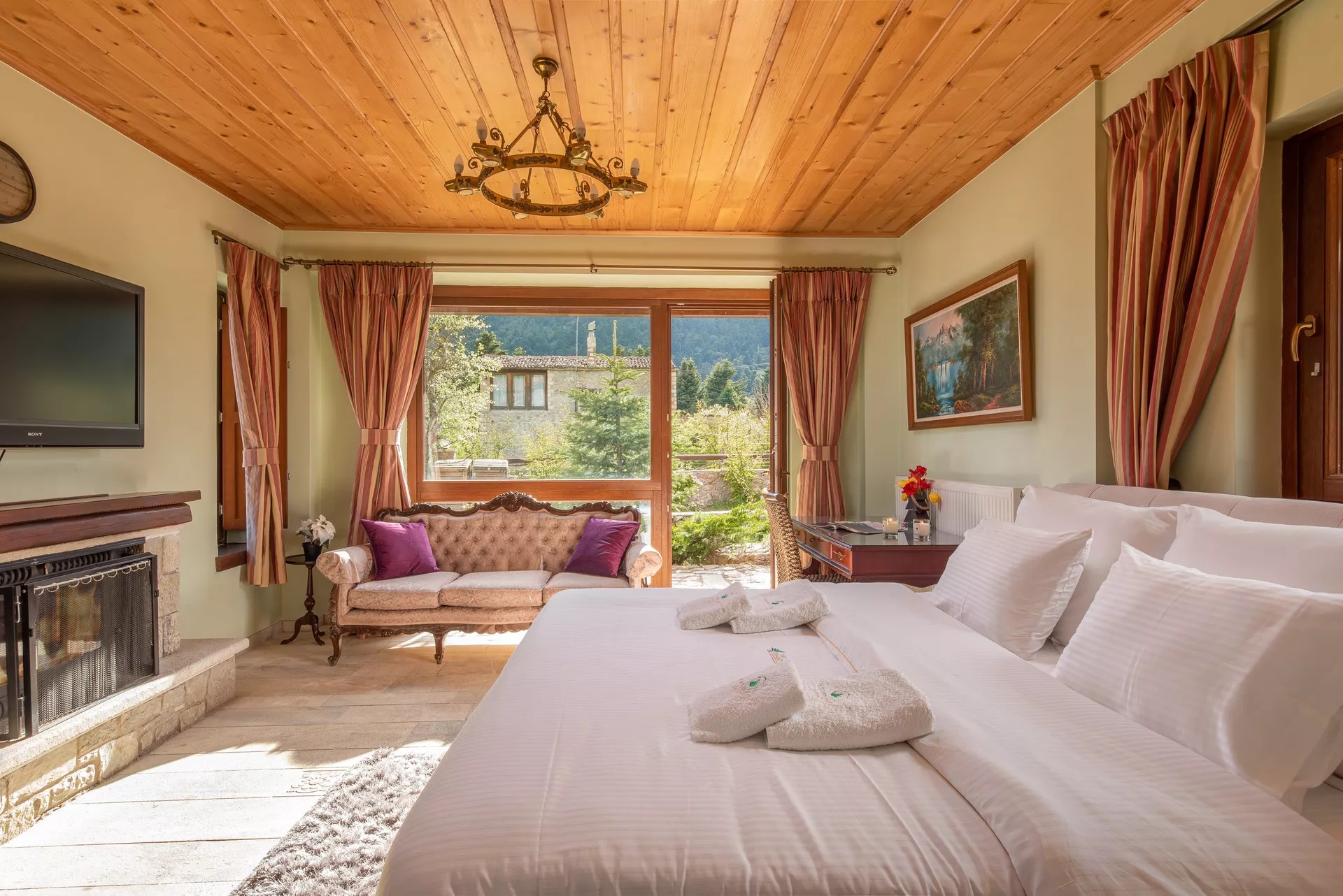 VIP Chalet 4 Seasons- Junior Chalet Athins.jpg