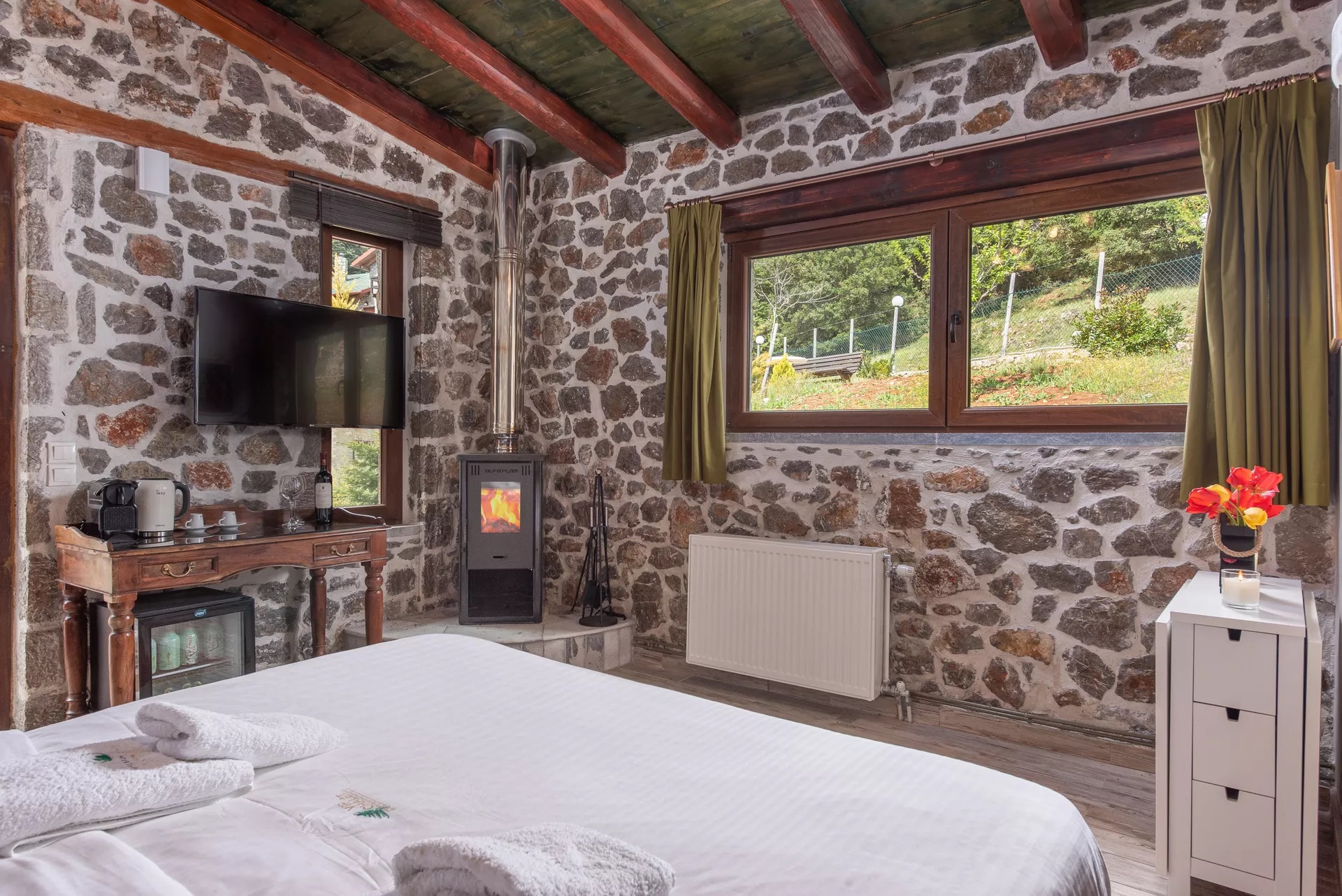 VIP Chalet 4 Seasons-Junior chalet Defkalion.jpg