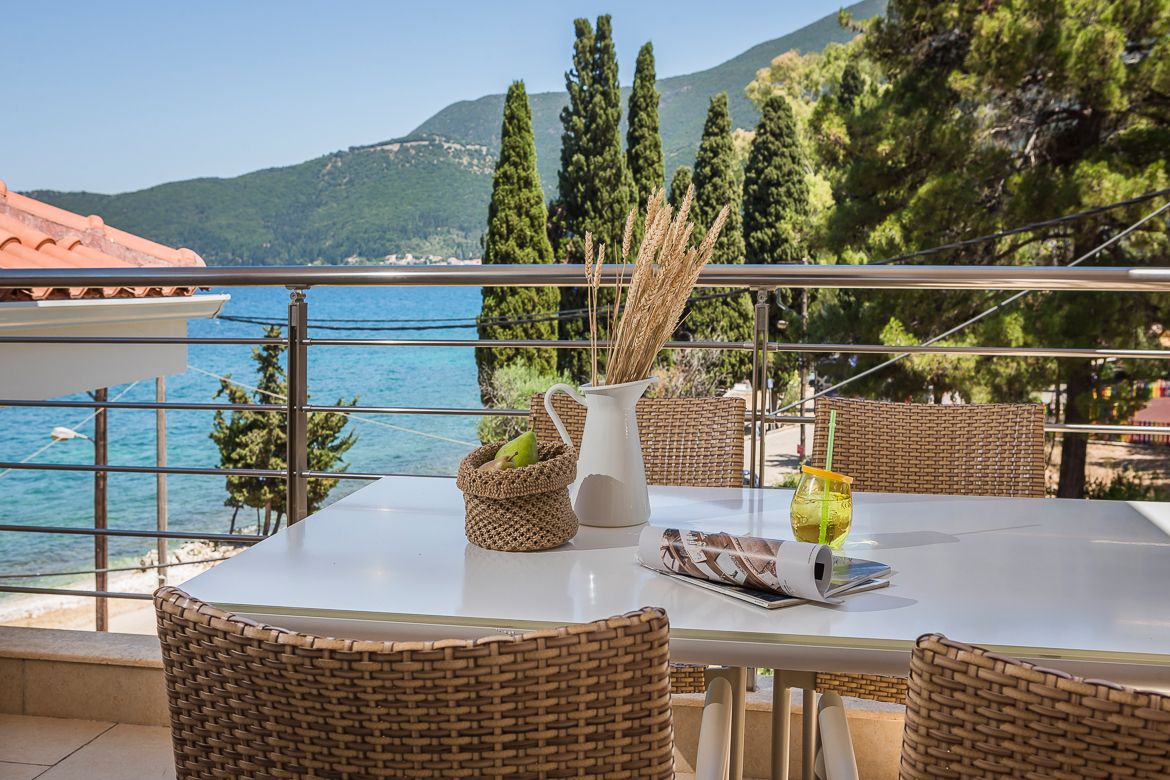 Meliti-Waterfront-Suites-balkon-pogeld na more.jpg