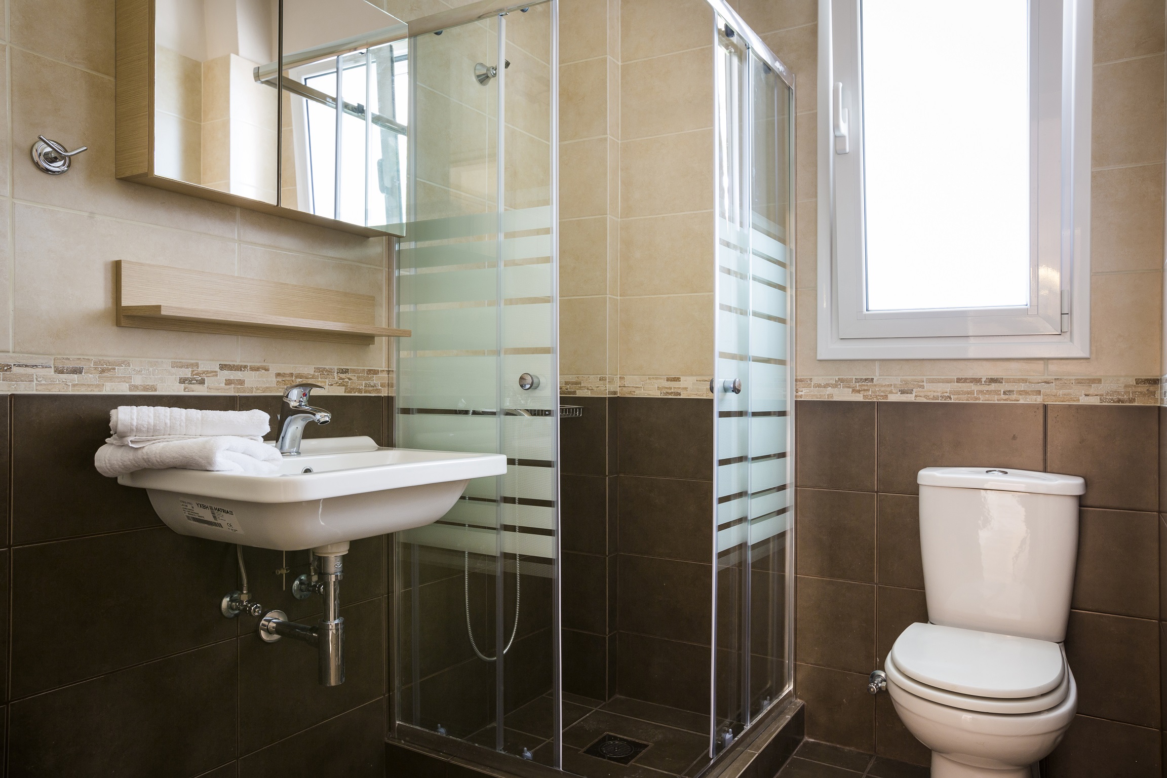 Meliti-Waterfront-Suites-tuš-kabina.jpg