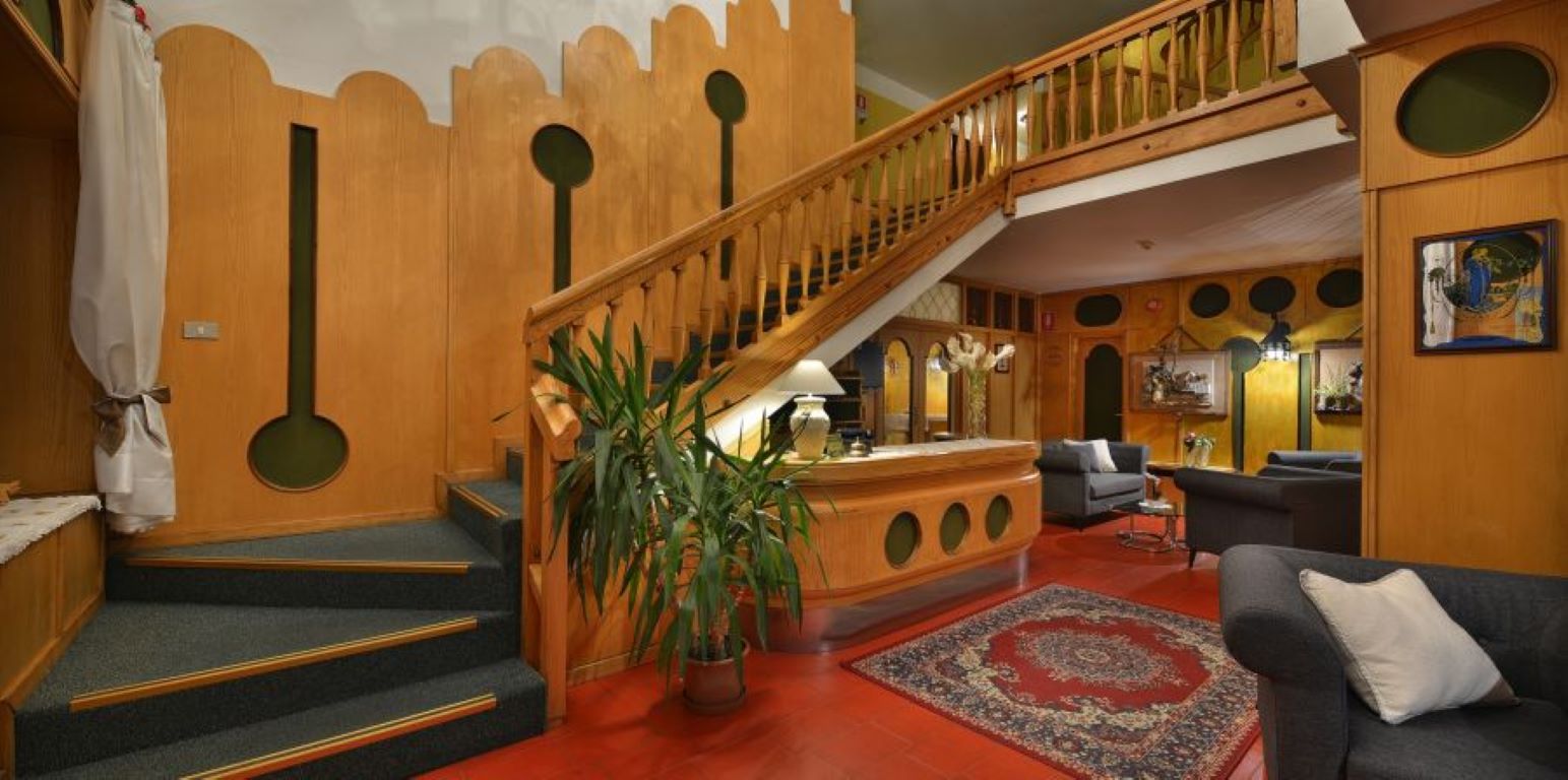 Hotel loredana- recepcija.jpg