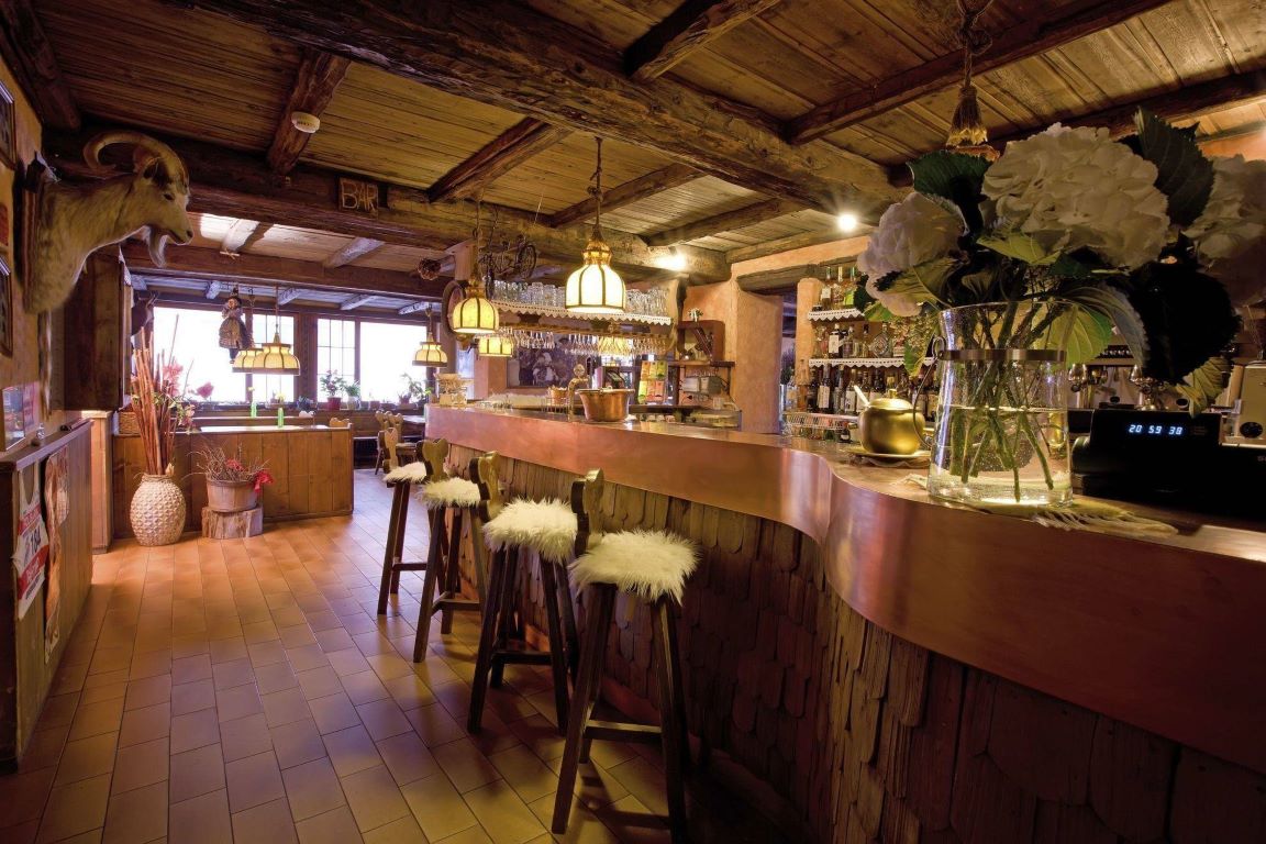 Hotel la montanina-bar.jpg