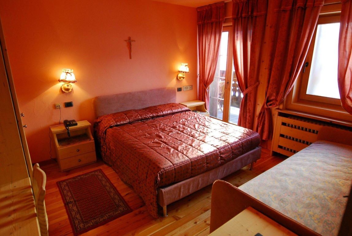 Hotel la montanina-trokrevetna soba.jpg